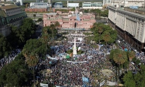 El peronismo colmó la Plaza de Mayo para celebrar el Día de la lealtad