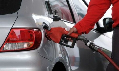Más nafta a la inflación: YPF aumentó un 4% el precio de sus combustibles