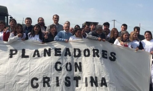Ministros y legisladores de Kicillof movilizaron a punteros de la mega toma de Los Hornos en apoyo a Cristina Kirchner