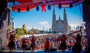 Música, danzas, gastronomía y más: La Plata palpita una nueva edición de “Perú Vive”