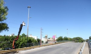 La Municipalidad avanza con las obras de alumbrado público en las zonas norte, sur y oeste de La Plata