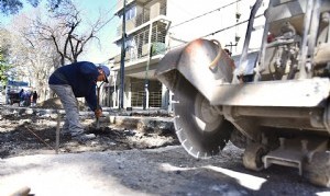 La Plata: el Municipio avanza con obras de pavimentación y bacheo en distintos puntos de la ciudad