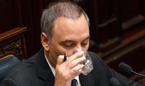 Renunció Adorni como jefe de Gabinete