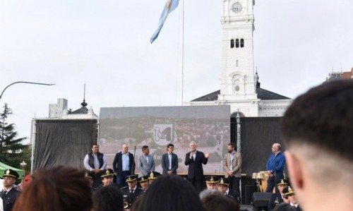 Kicillof participó de la firma del convenio de hermanamiento de La Plata y Montevideo