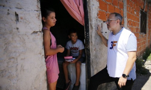 Tres de Febrero: Valenzuela busca a los chicos casa por casa para que vayan a la escuela