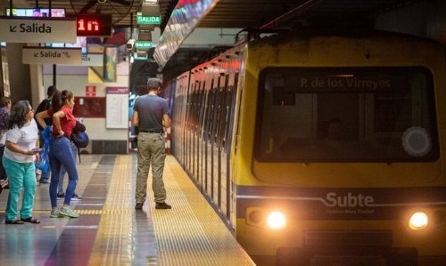 Viajar en subte ya sale más de $1.000
