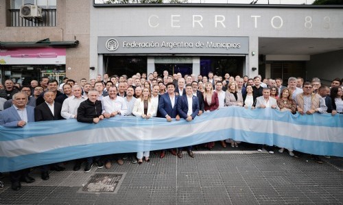 Kicillof se reunió con más de un centenar de intendentes que presentaron un reclamo en el Ministerio de Economía de la Nación