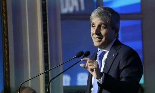 Tras la dura derrota de LLA en las elecciones bonaerenses, Caputo busca dar señales a los mercados: “Nada va a cambiar”